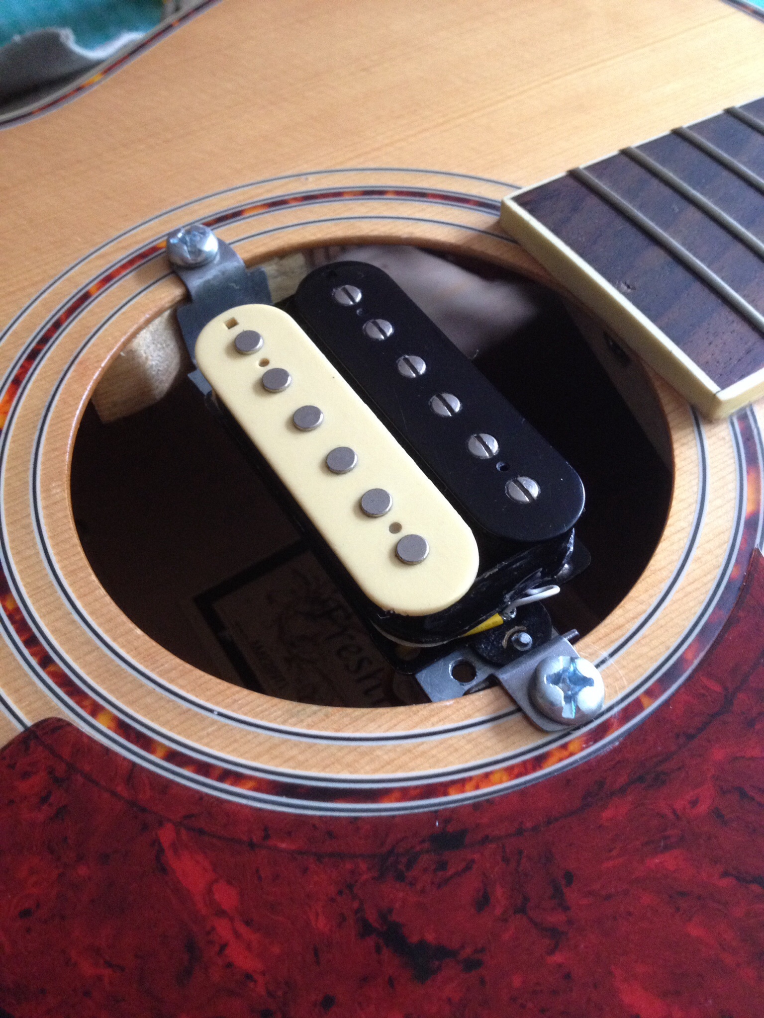 A Lo Fi Acoustic Guitar Pickup